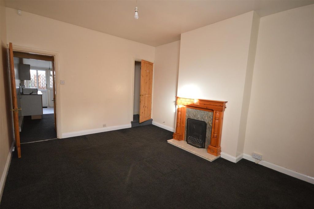 Property photo 2 of 13 Lounge