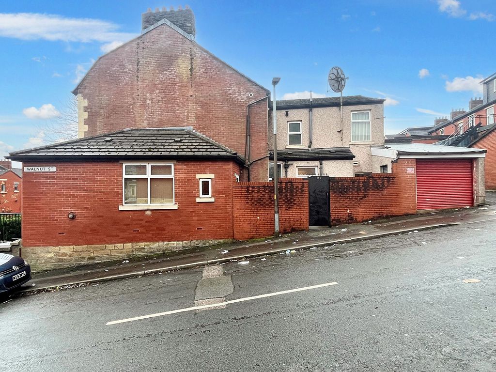 Property photo 2 of 27