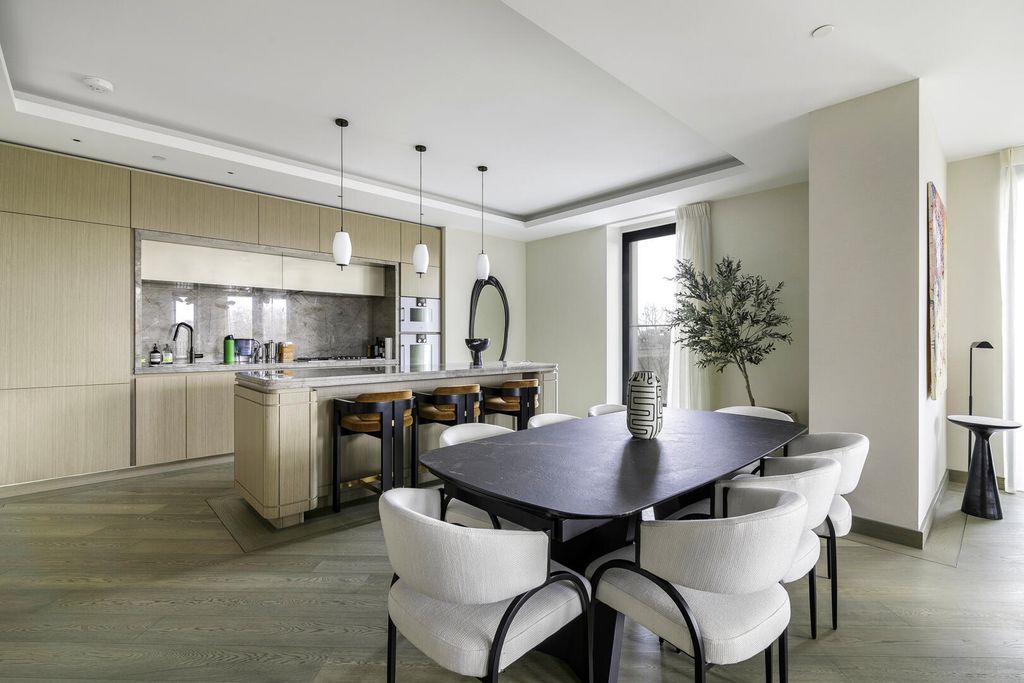 Property photo 2 of 23 Dining Room