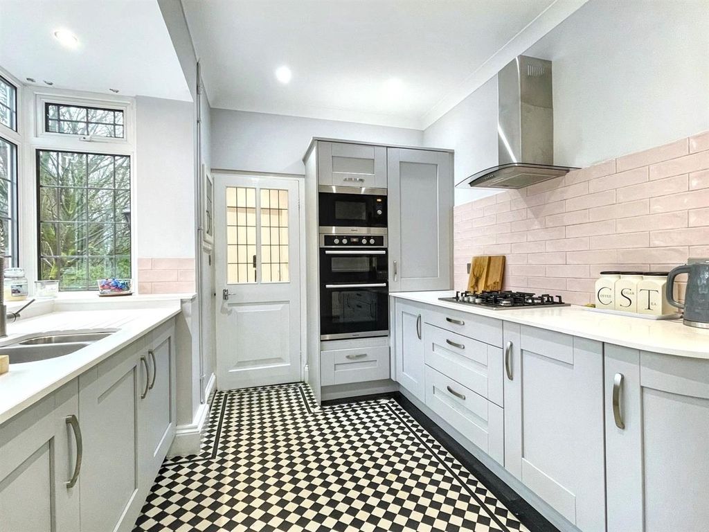 Property photo 2 of 33 Kitchen