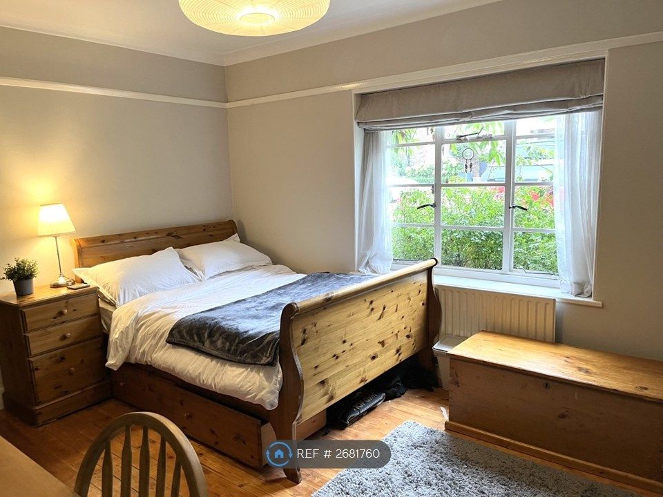 Property photo 1 of 18 Bedroom