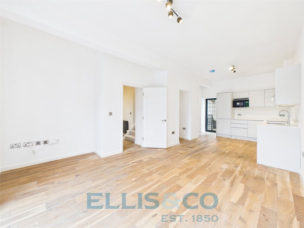 Property photo 3 of 18 Picture No. 16