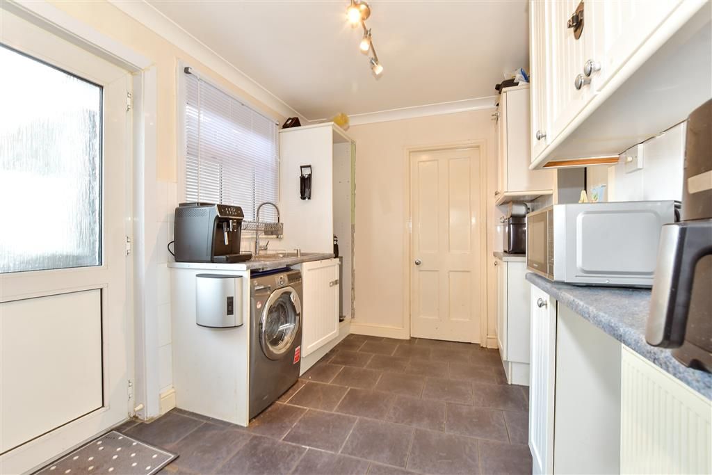 Property photo 3 of 7 Kitchen