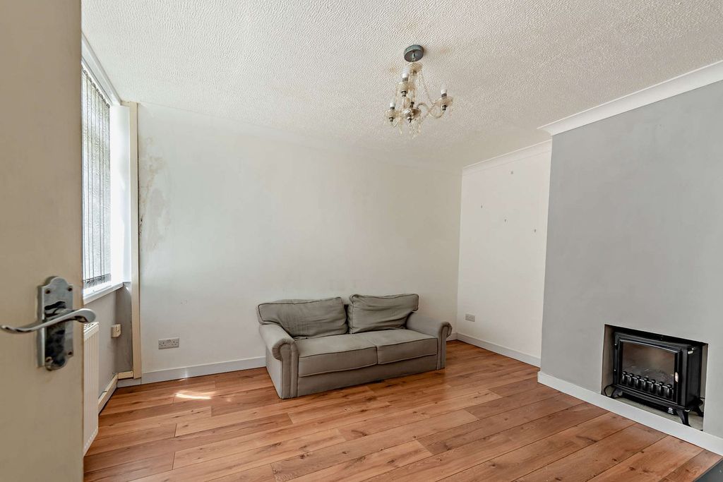 Property photo 3 of 34