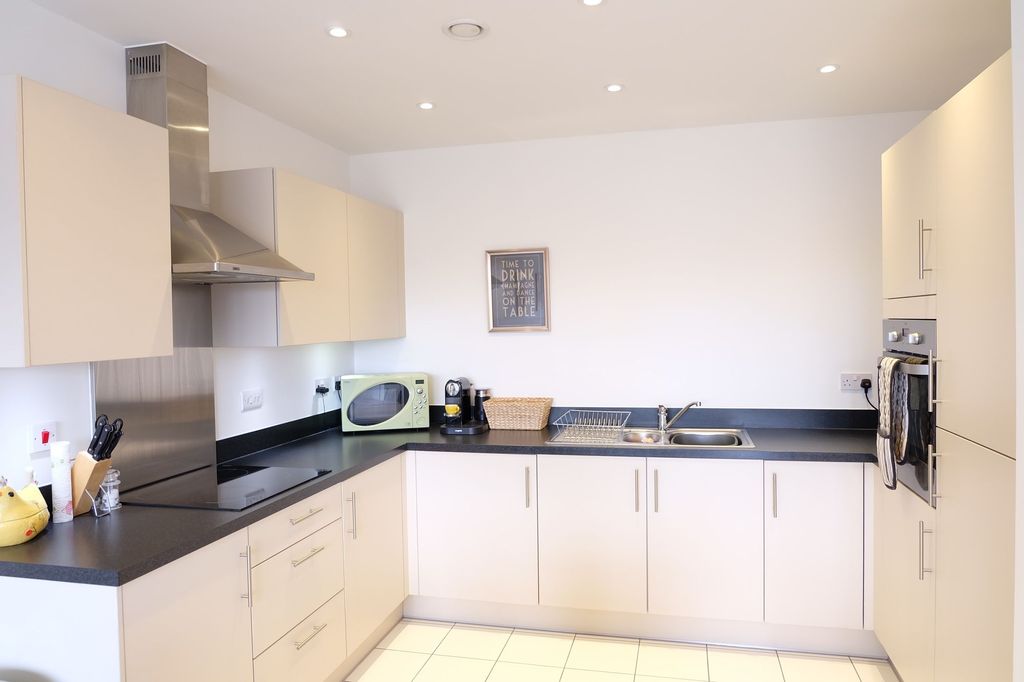 Property photo 3 of 7 Kitchen