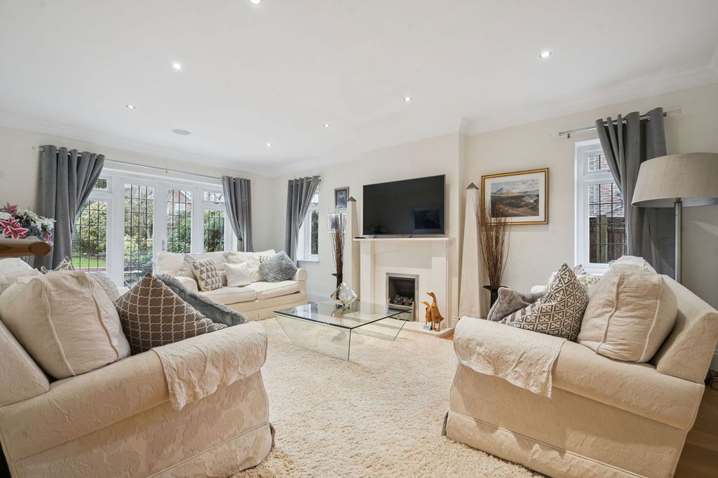 Property photo 3 of 34