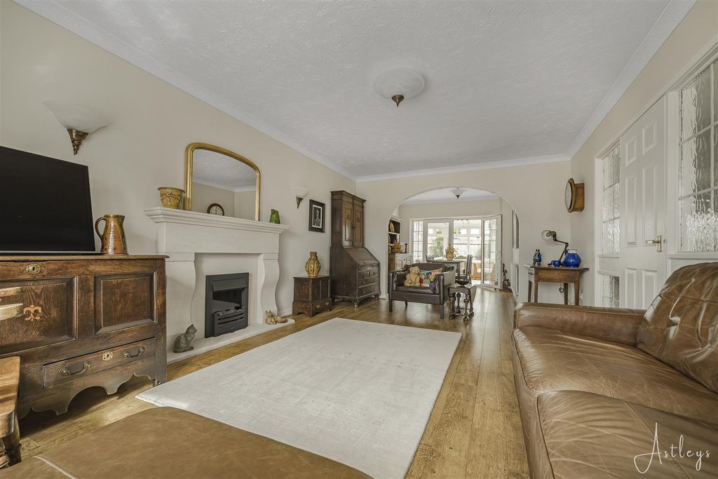 Property photo 2 of 30