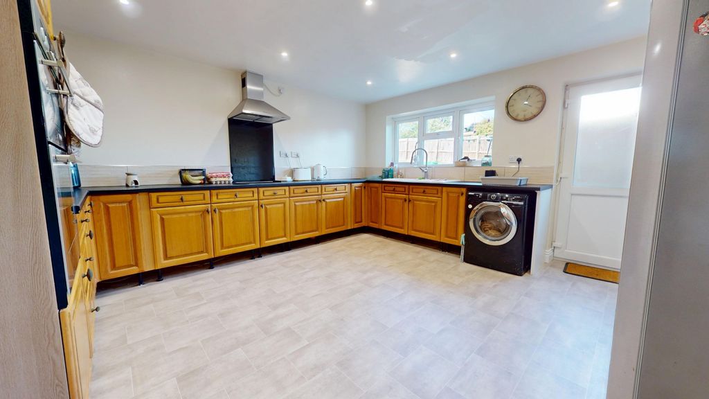 Property photo 3 of 24 4451535