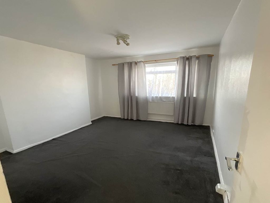 Property photo 2 of 6 Living Room