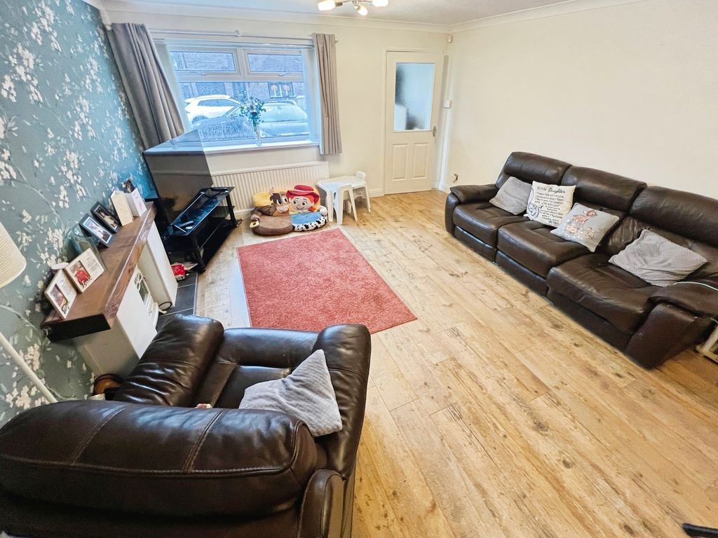 Property photo 2 of 11 Lounge