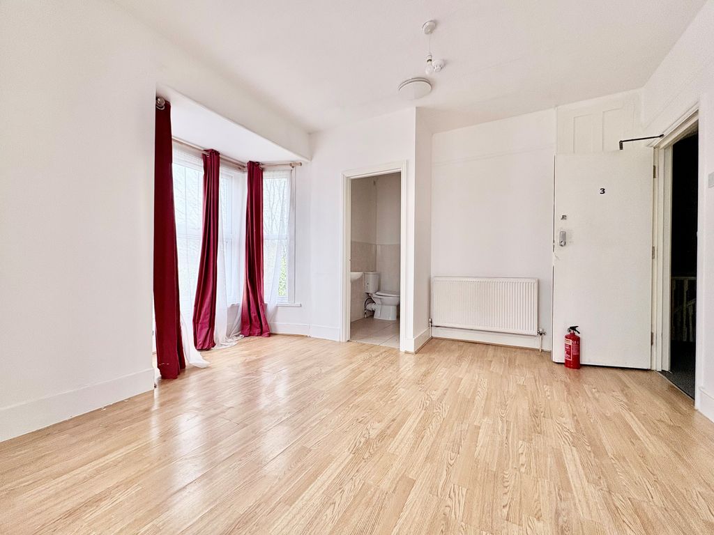 Property photo 2 of 5 Balcony