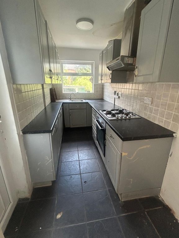 Property photo 1 of 8 Kitchen 