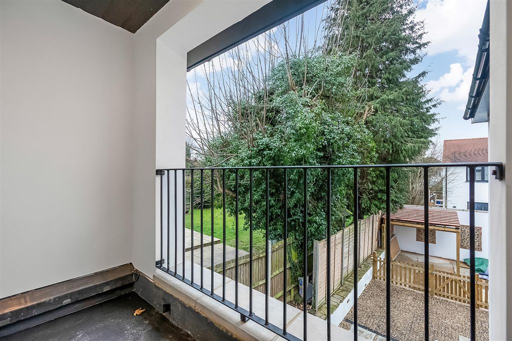 Property photo 2 of 11 Balcony