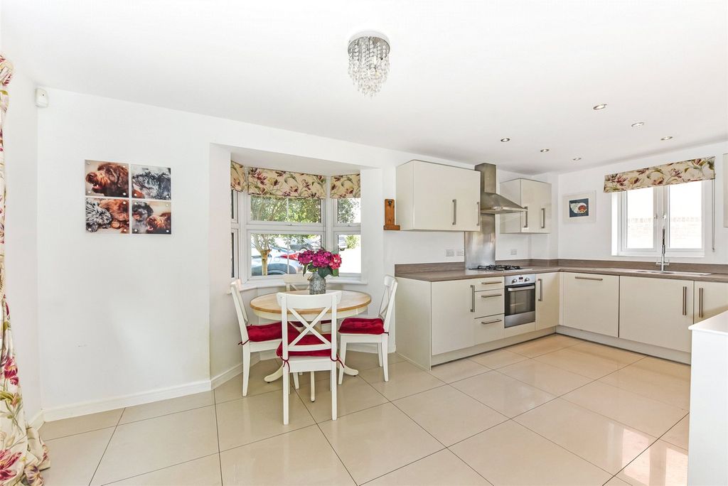 Property photo 3 of 11 Kitchen/Breakfast Rm