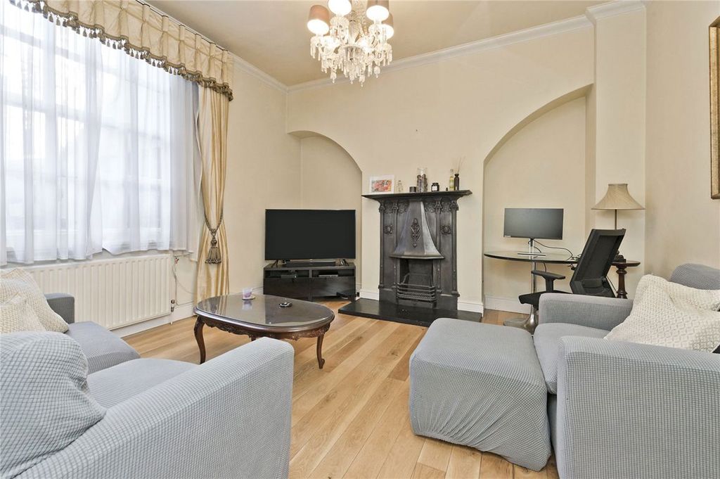 Property photo 2 of 8