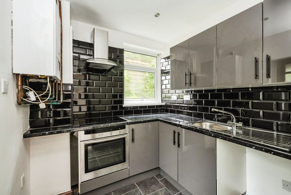 Property photo 3 of 17 Pbox-Img.Jpg