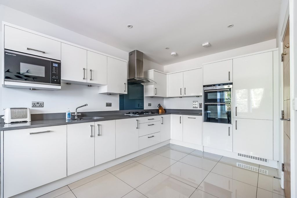 Property photo 2 of 30 Kitchen