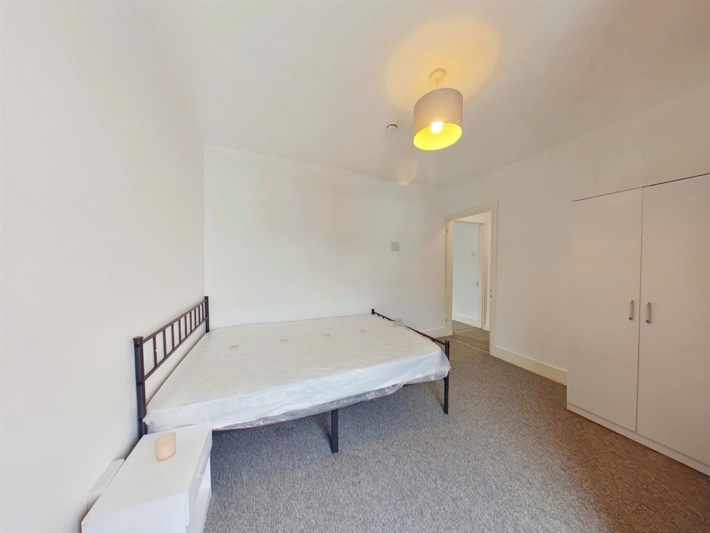 Property photo 3 of 7 Bedroom