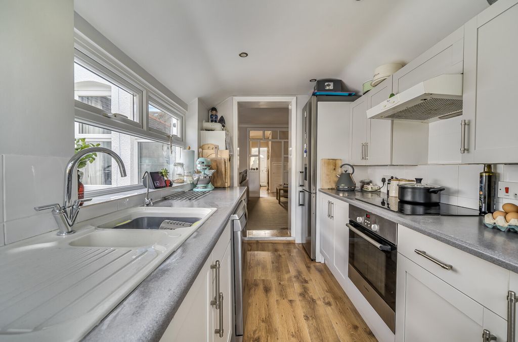 Property photo 3 of 13 Kitchen