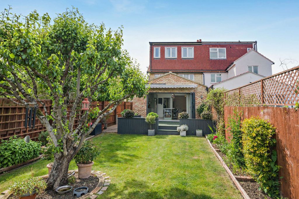 Property photo 2 of 17 Picture No. 14