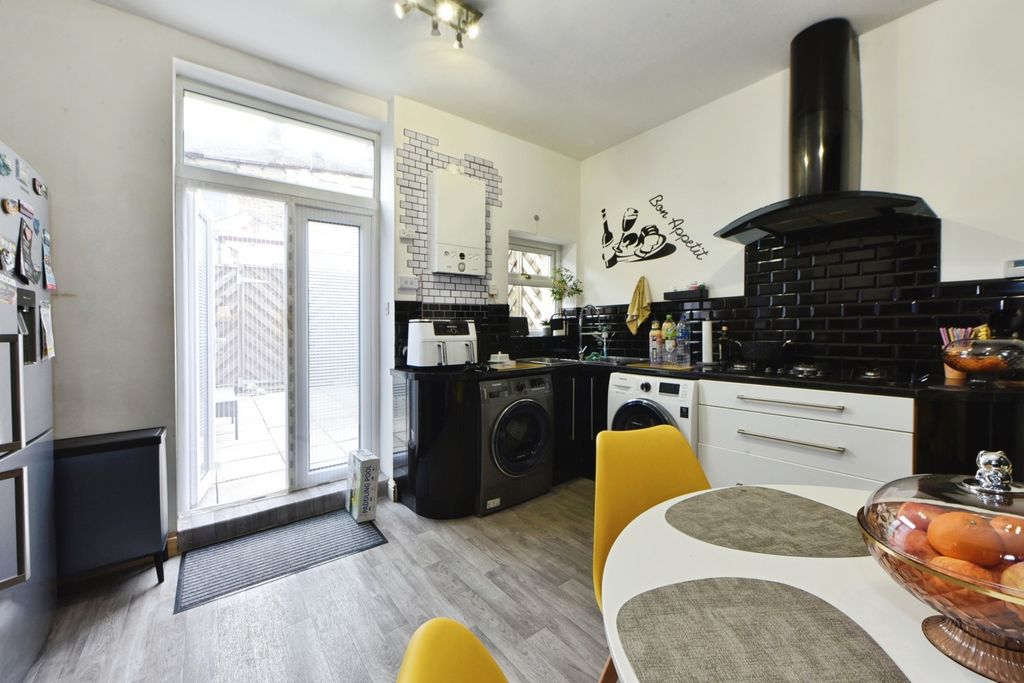 Property photo 3 of 18 Pbox-Img.Jpg