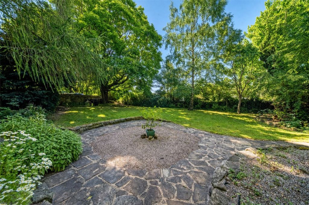 Property photo 3 of 14 Garden