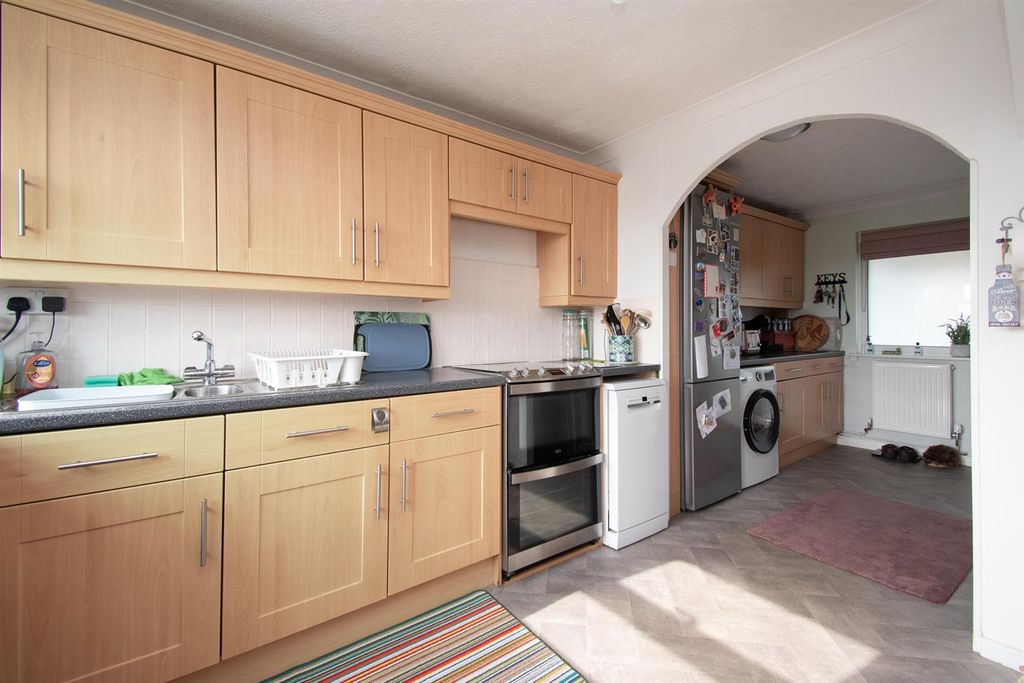 Property photo 2 of 18 Kitchen