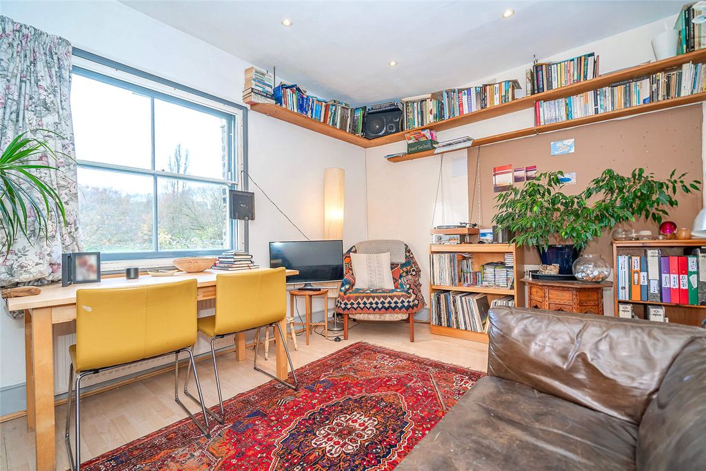 Property photo 2 of 21 Reception B