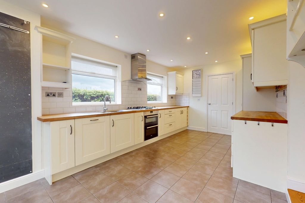 Property photo 2 of 51 4737694