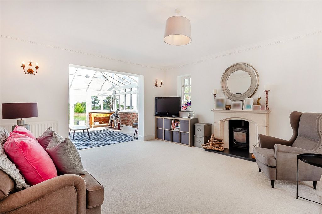 Property photo 3 of 19 Sitting Room