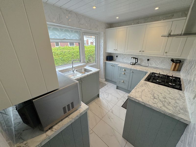 Property photo 2 of 26 Modern Kitchen