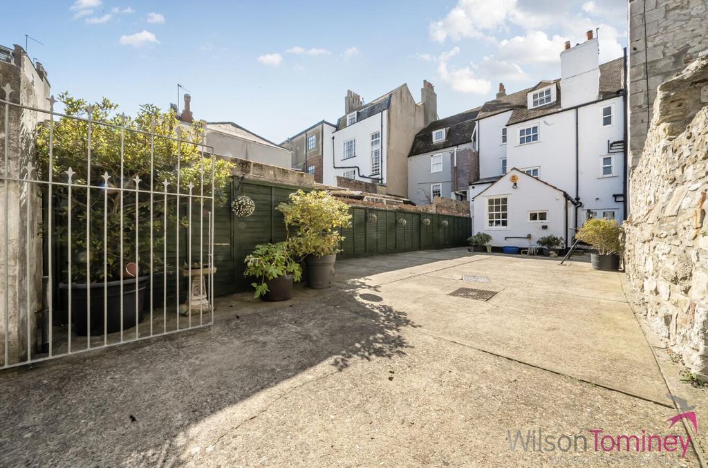 Property photo 3 of 27 7ce1582E-8A76-4F30-A17c-c7c1826Db810.Jpg