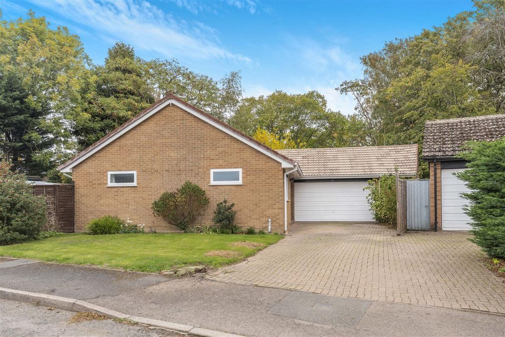 Property photo 1 of 12 11 The Paddock, Lower Boddington-4.Jpg