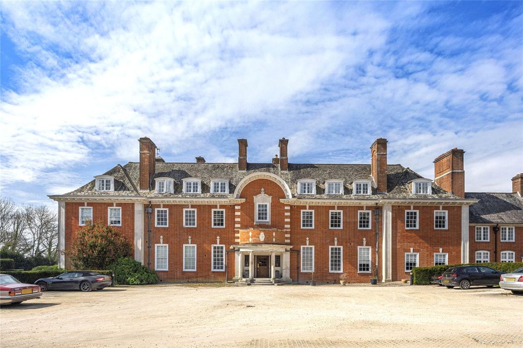 Property photo 1 of 29 Ditton Place