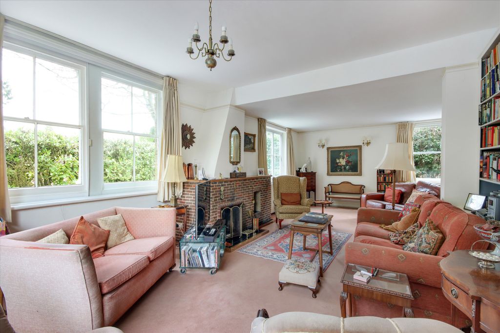 Property photo 2 of 18 Image