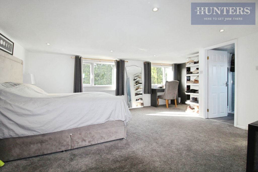 Property photo 2 of 51 Pbox-Bedroom-335724.Jpg