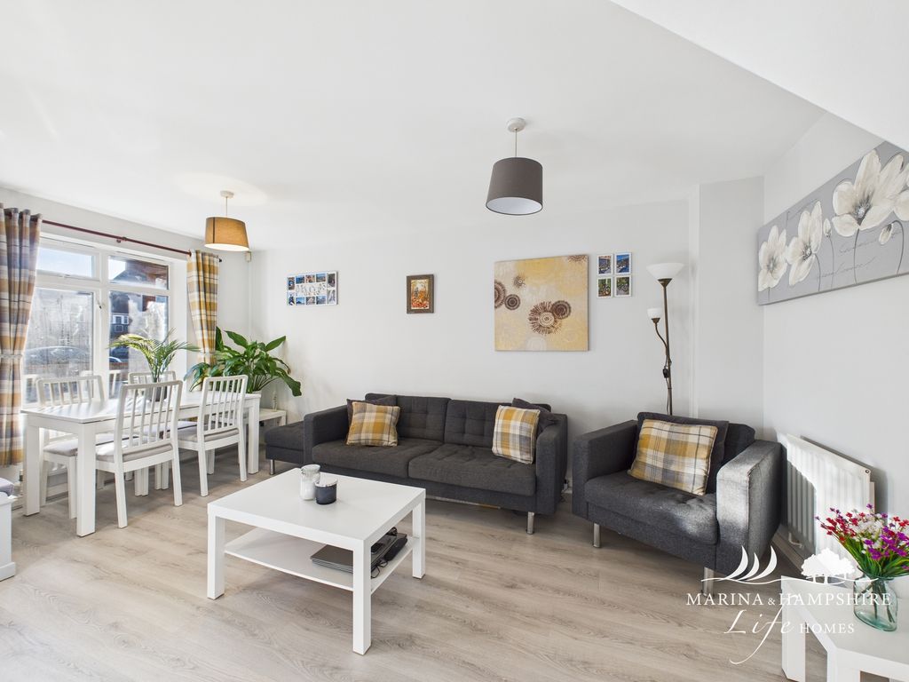 Property photo 2 of 26 Cam03915G0-Pr0024-Still010