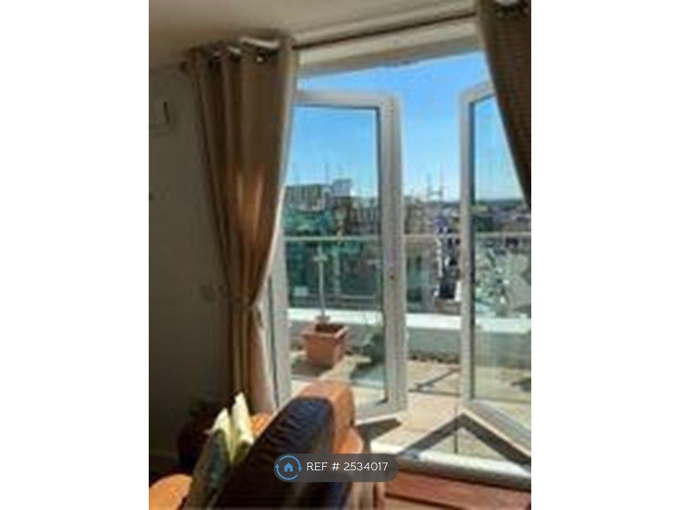 Property photo 3 of 18 Balcony Doors