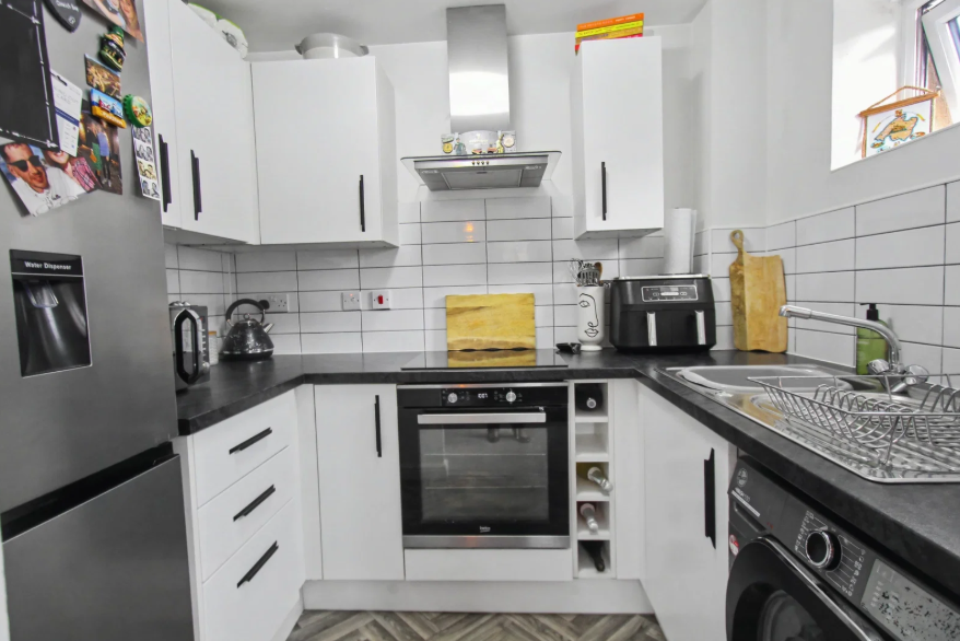 2 bed flat for saleDruids Close, Caerphilly CF83 photo 5
