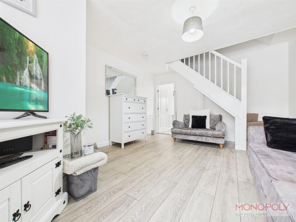 Property photo 2 of 18 Lounge