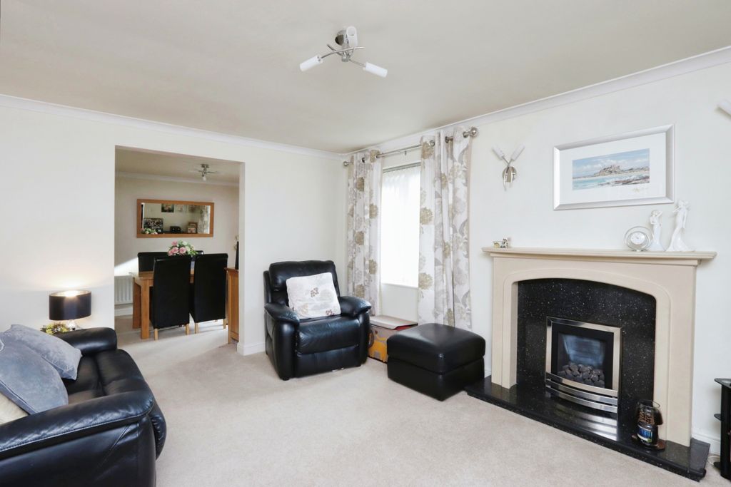 Property photo 3 of 29 Lounge