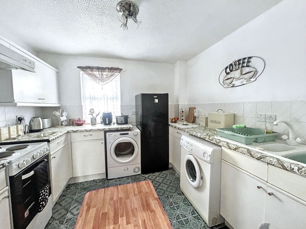 Property photo 3 of 8