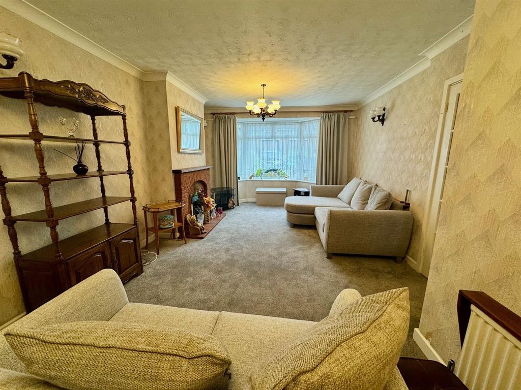 Property photo 2 of 11 Lounge.Jpg