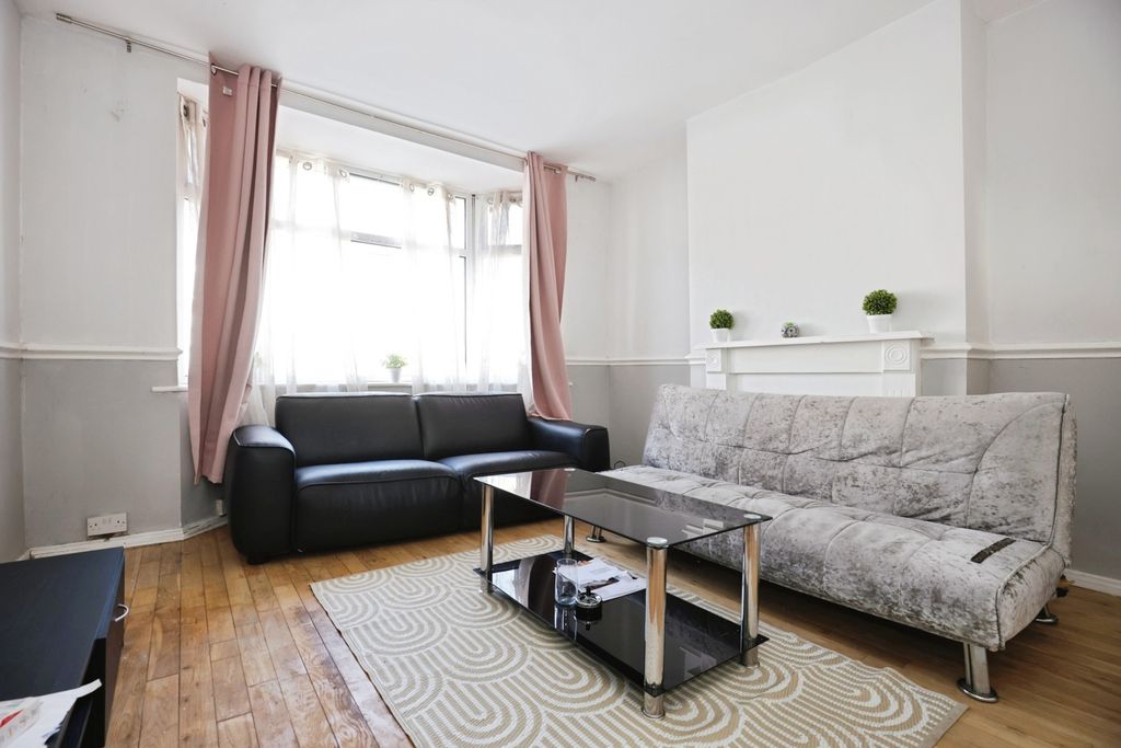 Property photo 3 of 17 Photo