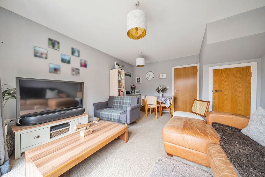 Property photo 3 of 9 Lounge / Dining Room