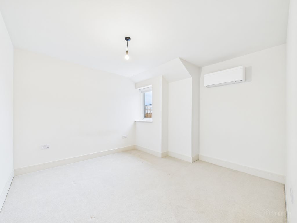 Property photo 3 of 12 Cam02136G0-Pr0490-Still004