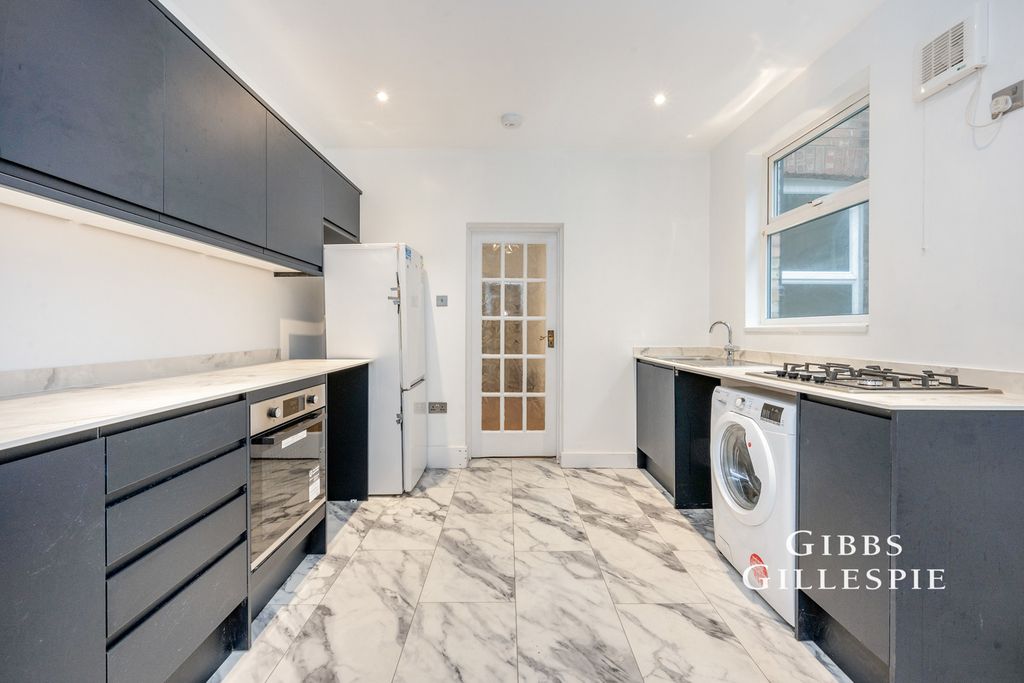 Property photo 2 of 10 Photo