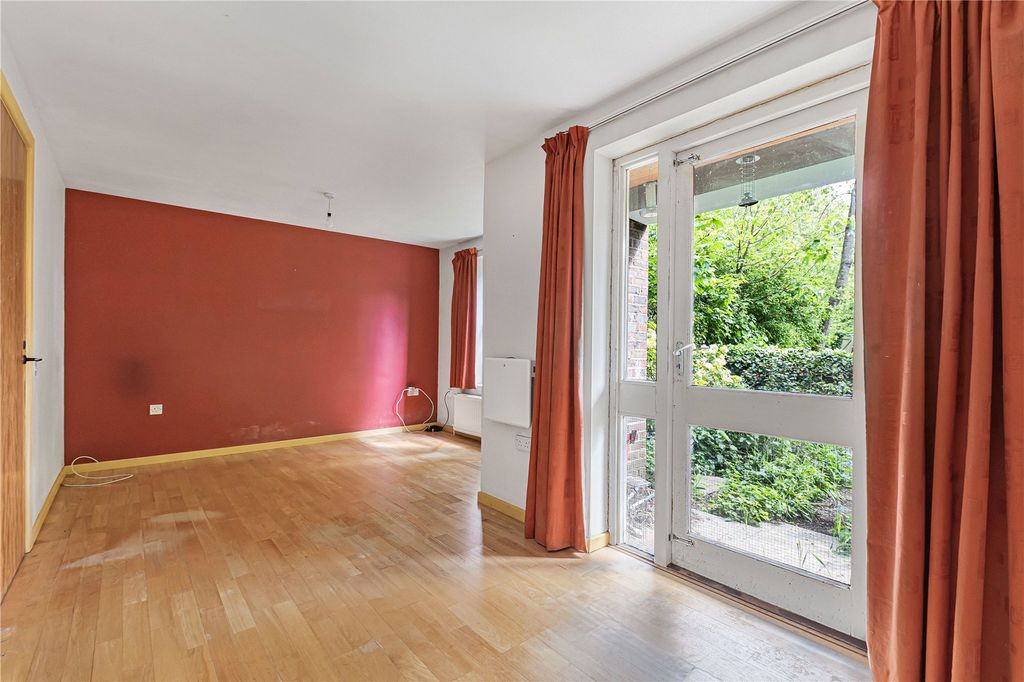 Property photo 3 of 16 Picture No. 02