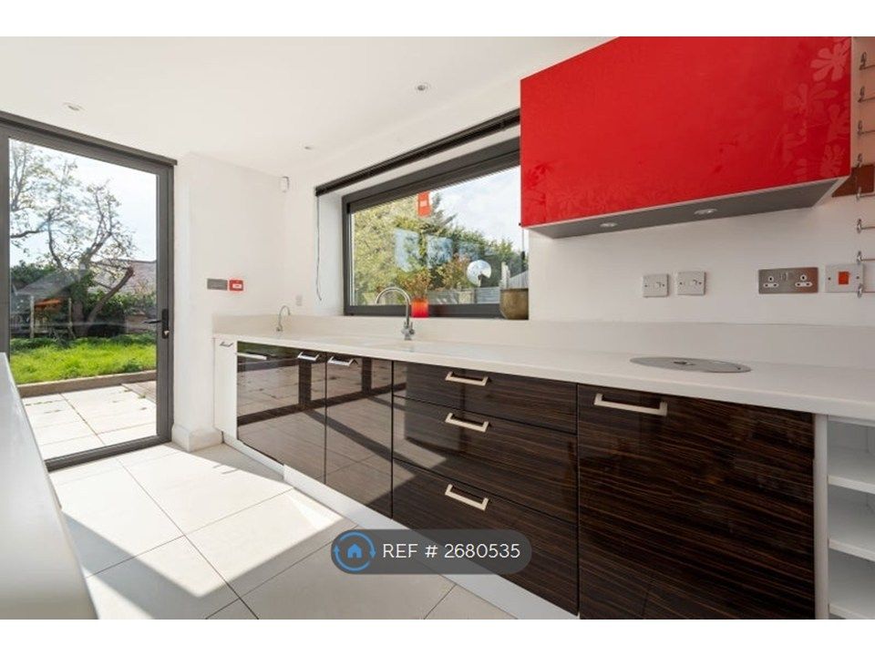 Property photo 3 of 7 Designer Kitchen