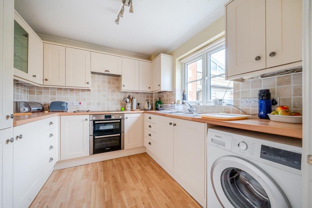 Property photo 2 of 19 Kitchen